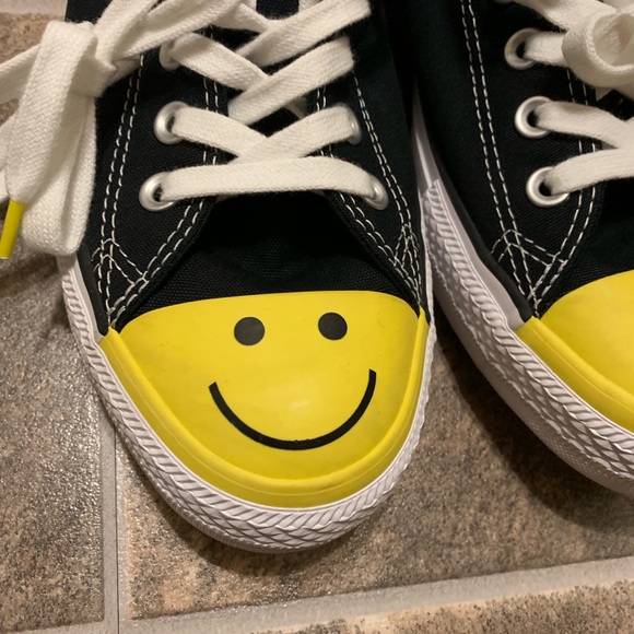Converse All Star Low Chuck Taylor Smiley Face - Picture 2 of 7